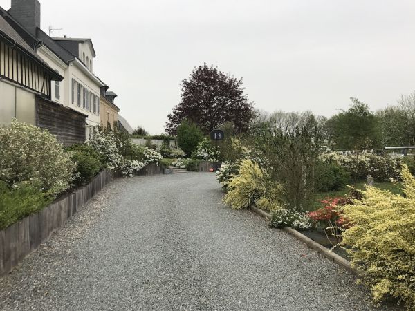 Aménagement extérieur maison : transformer les abords d&rsquo;une demeure ancienne