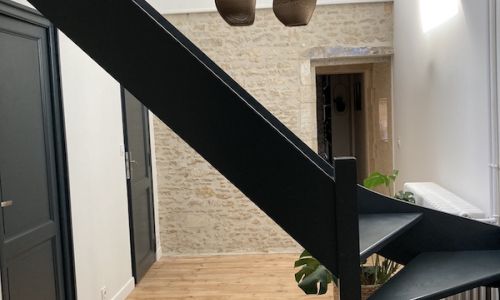 Palier rénové : optimiser l&rsquo;espace et révéler le charme de l&rsquo;ancien